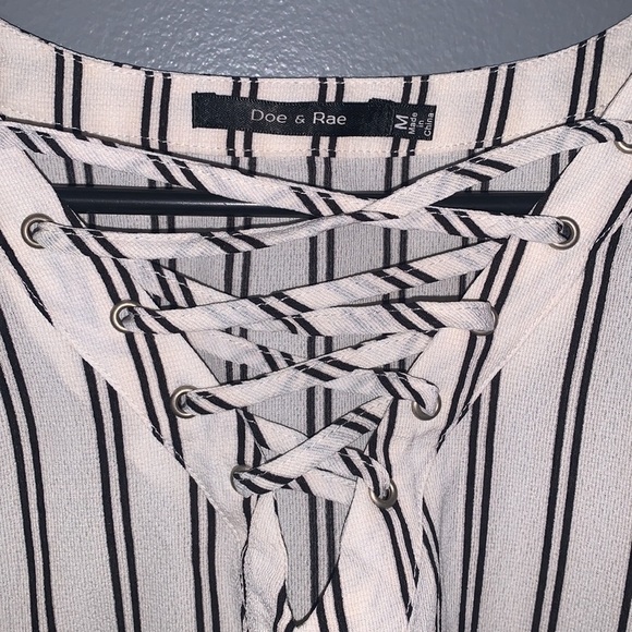 Doe & Rae brand blouse. Size medium - Picture 2 of 3